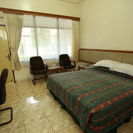 Langensari Hotel Cirebon Zewnętrze zdjęcie